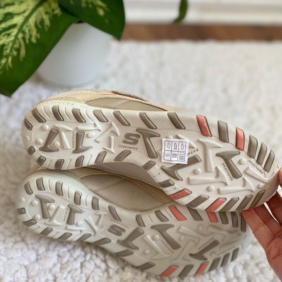 Skechers Shoes - Picture 4 of 5